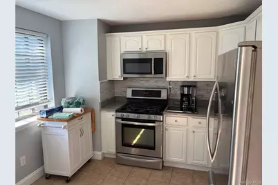 33 Newbrook Lane #33, Bay Shore, NY 11706 - Photo 3