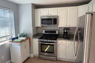 33 Newbrook Ln, Bay Shore, NY 11706 - Photo 3