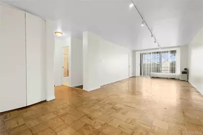 6120 Grand Central Parkway #B605, Forest Hills, NY 11375 - Photo 5