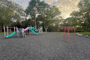 8 Potomac Ct, Coram, NY 11727 - Photo 27