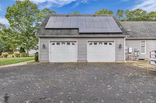 156 N Woods Rd, Calverton, NY 11933 - Photo 5