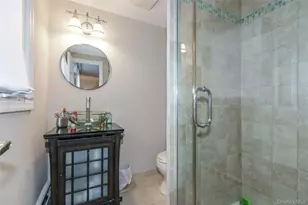 61 Mitchell Ave, Plainview, NY 11803 - Photo 17