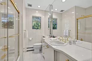 80 Walnut Dr, East Hills, NY 11576 - Photo 21