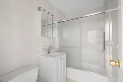 687 Bronx River Road #7C, Yonkers, NY 10704 - Photo 9