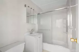 687 Bronx River Rd, Yonkers, NY 10704 - Photo 9