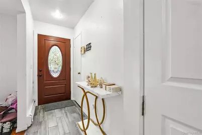 293 Pennsylvania Avenue, Roosevelt, NY 11575 - Photo 5