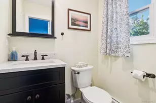 323 Barwick Blvd, Mineola, NY 11501 - Photo 17