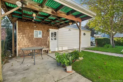 323 Barwick Boulevard, Mineola, NY 11501 - Photo 25