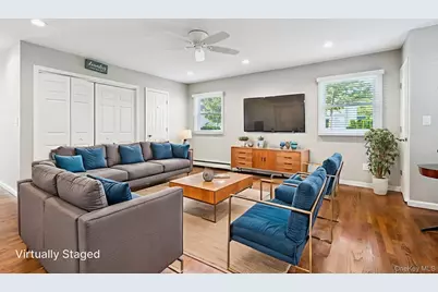 323 Barwick Boulevard, Mineola, NY 11501 - Photo 11