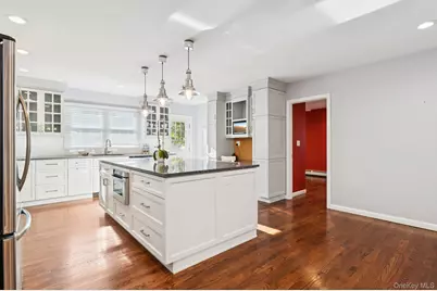 323 Barwick Boulevard, Mineola, NY 11501 - Photo 7