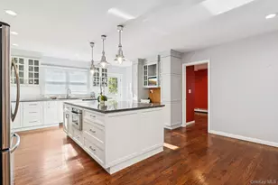 323 Barwick Blvd, Mineola, NY 11501 - Photo 7