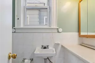 90-37 180th St, Jamaica, NY 11432 - Photo 9