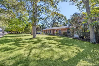 4 Model Court, Rocky Point, NY 11778 - Photo 3