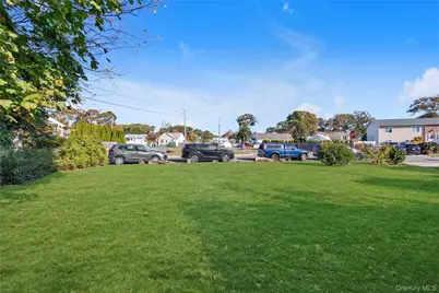 166 & 170 Woodrow Parkway, West Babylon, NY 11704 - Photo 7