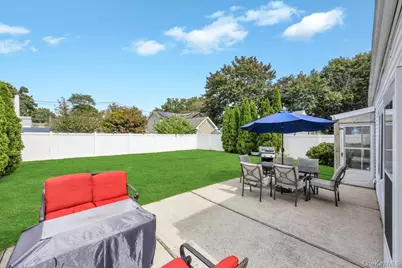 124 E 12th Street, Huntington Station, NY 11746 - Photo 7