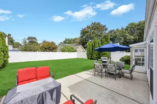 124 E 12th St, Huntington Station, NY 11746 - Photo 7