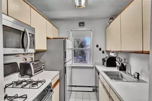 20 Toehee Pl, Islip, NY 11751 - Photo 9