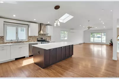 33 Pittoni Drive, Commack, NY 11725 - Photo 17