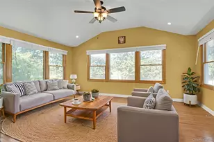 33 Pittoni Dr, Commack, NY 11725 - Photo 25