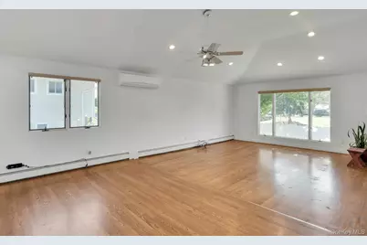 33 Pittoni Drive, Commack, NY 11725 - Photo 9