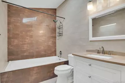 33 Pittoni Drive, Commack, NY 11725 - Photo 31