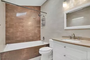 33 Pittoni Dr, Commack, NY 11725 - Photo 31