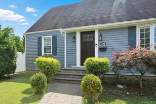 3208 Linden St, Wantagh, NY 11793 - Photo 7