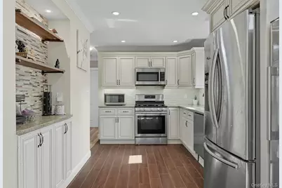 3208 Linden Street, Wantagh, NY 11793 - Photo 17