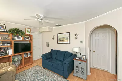 109 W 21st Street, Huntington Station, NY 11746 - Photo 7