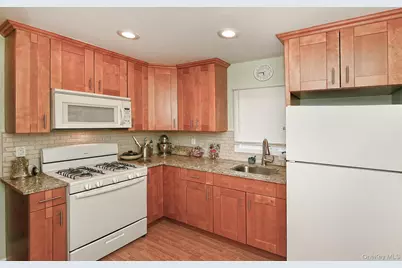 109 W 21st Street, Huntington Station, NY 11746 - Photo 9