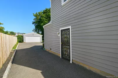 109 W 21st Street, Huntington Station, NY 11746 - Photo 27