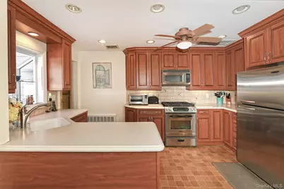 109 W 21st Street, Huntington Station, NY 11746 - Photo 21