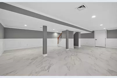 1098 Russell Street, Franklin Square, NY 11010 - Photo 33