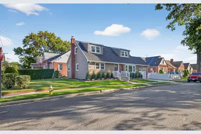 1098 Russell Street, Franklin Square, NY 11010 - Photo 5