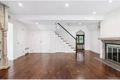 18 Heights Road, Manhasset, NY 11030 - Photo 5