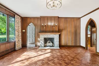 18 Heights Road, Manhasset, NY 11030 - Photo 7