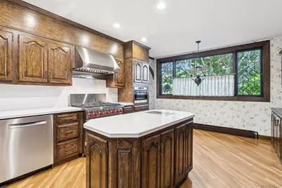 18 Heights Road, Manhasset, NY 11030 - Photo 11