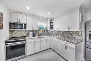 12 Roosevelt Ave, Greenlawn, NY 11740 - Photo 7