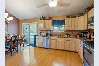 15 New York Avenue, Bay Shore, NY 11706 - Photo 7