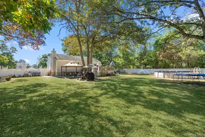 15 New York Avenue, Bay Shore, NY 11706 - Photo 19