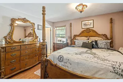 15 New York Avenue, Bay Shore, NY 11706 - Photo 11