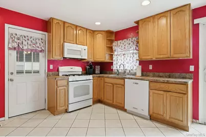 225 Cherry Street, Farmingdale, NY 11735 - Photo 19