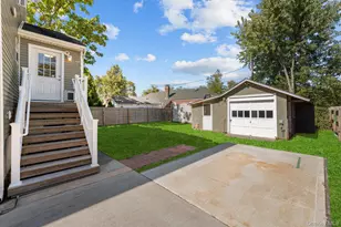 109 Laurel St, Patchogue, NY 11772 - Photo 31