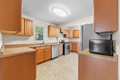 109 Laurel Street, Patchogue, NY 11772 - Photo 9