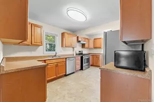 109 Laurel St, Patchogue, NY 11772 - Photo 9