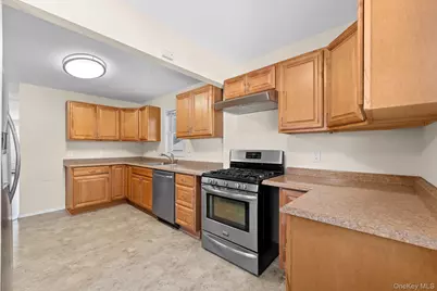 109 Laurel Street, Patchogue, NY 11772 - Photo 13