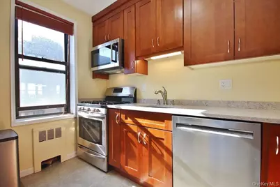 16 N Broadway #5R, White Plains, NY 10601 - Photo 7