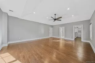 4 Carriage Ct, Dix Hills, NY 11746 - Photo 35