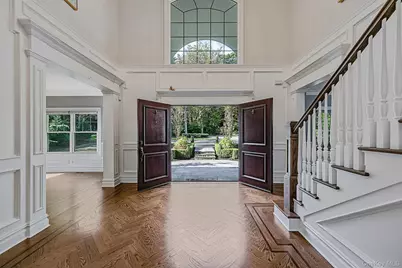 4 Carriage Court, Dix Hills, NY 11746 - Photo 11