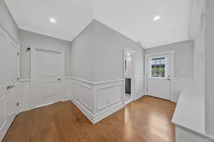 4 Carriage Ct, Dix Hills, NY 11746 - Photo 25